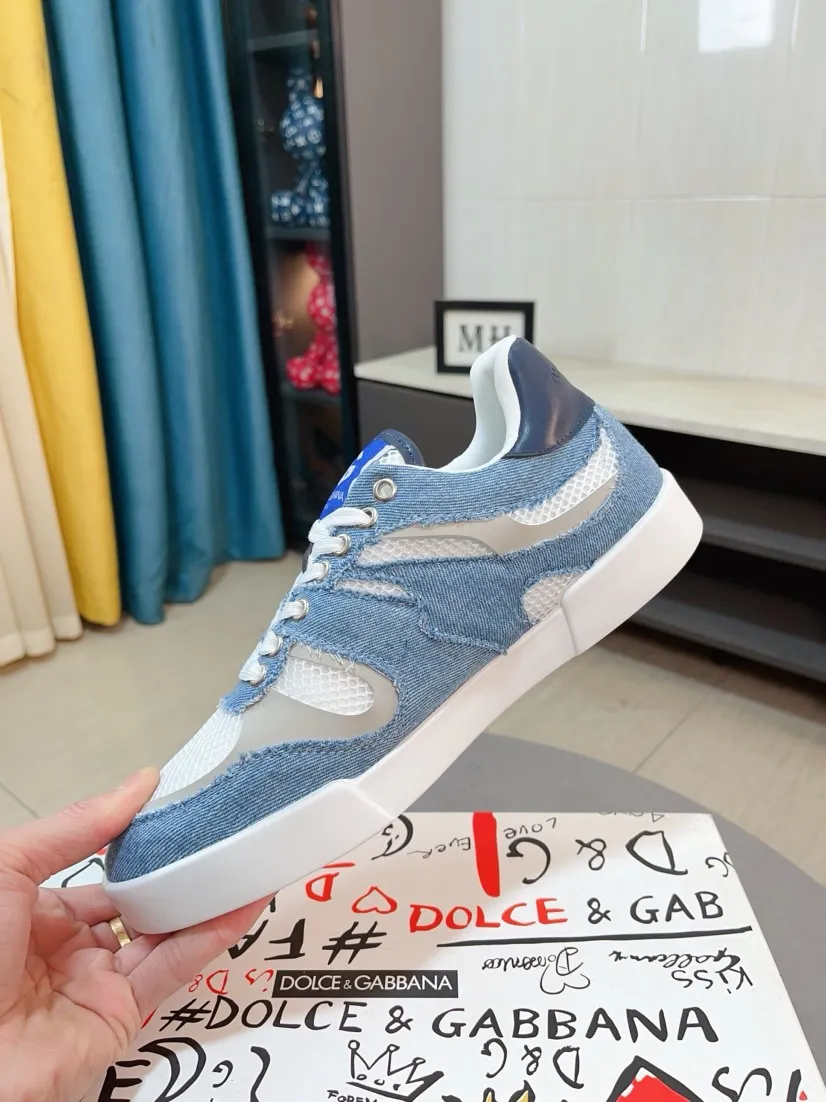 Men's shoes 💰440🌹🌹"Dolce & Gabbana DG" original imported first-layer cowhide ➕ sheepskin lining, light on the foot, comfortable, versatile, original special outsole 🔥favored by trendy men, welcome to compare quality 🔥exquisite luxury, super A level! Compared with the genuine product at the counter, the version is no worse at all! Code number 36-46